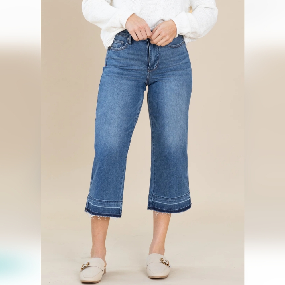 Judy Blue Medium Wash High Rise Raw Hem Wide Leg Crop Stretch Denim Jeans 11/30 - Picture 1 of 11